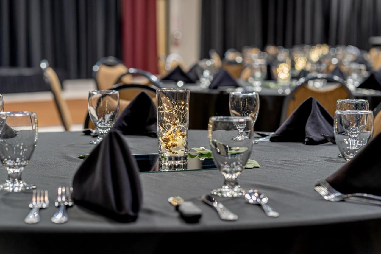 Grand Williston Hotel And Conference Center Экстерьер фото