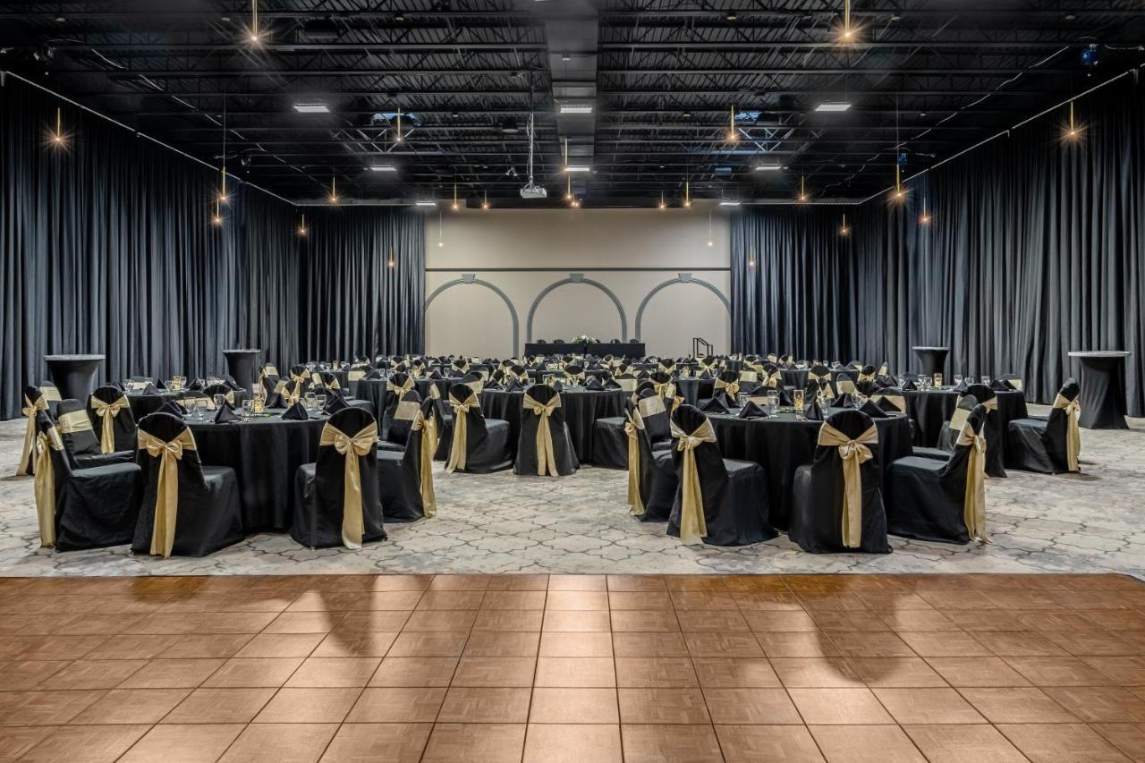 Grand Williston Hotel And Conference Center Экстерьер фото